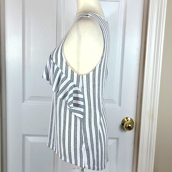 Who What Wear Ruffle Front Tank - Picture 5 of 10